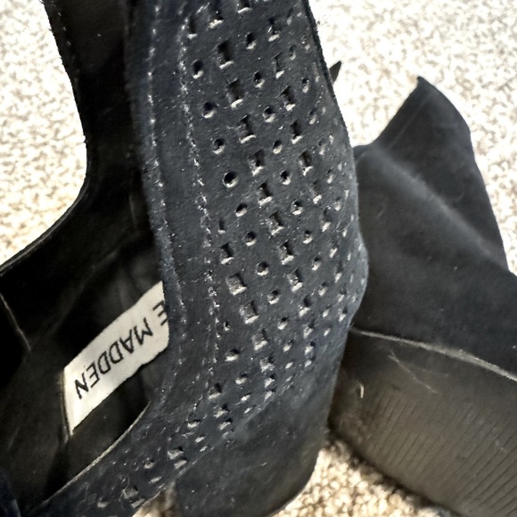 Steve Madden Perforated Suede Bootie Heels - 5.5/6 - Picture 4 of 5